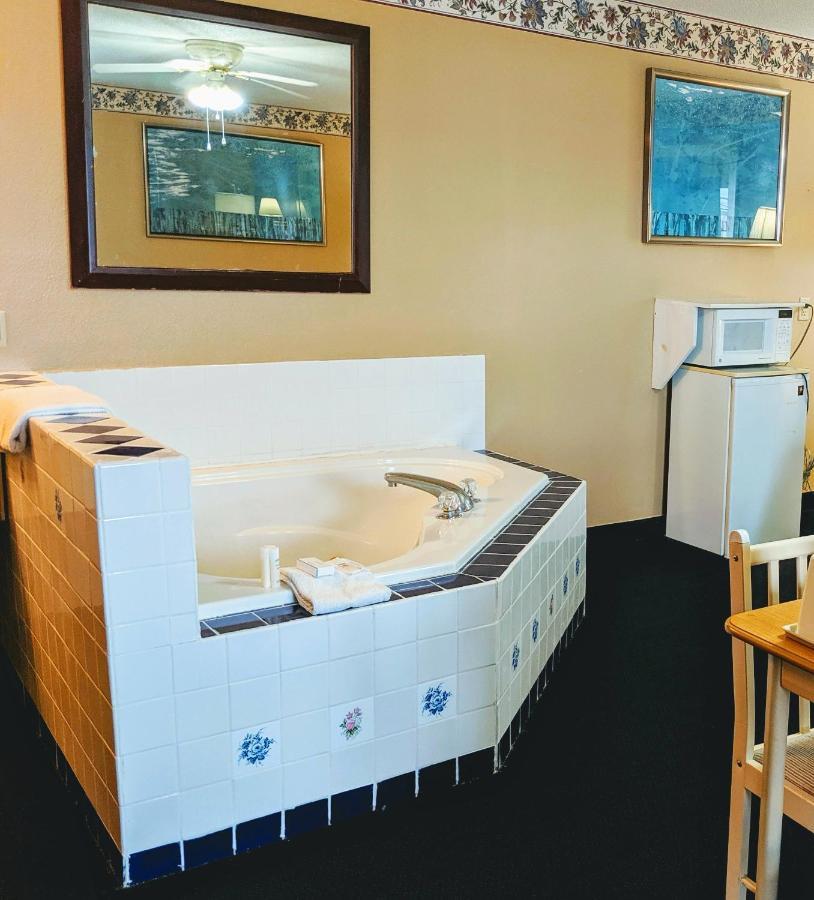 Executive Inn Thomson Екстериор снимка